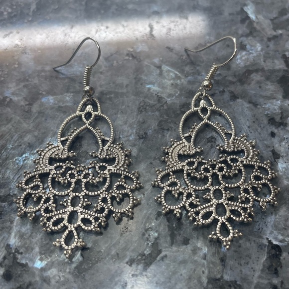 🎉HP🎉 🦋 3/$24 Art Deco-inspired abstract antique silver earrings / NWOT - Picture 5 of 6